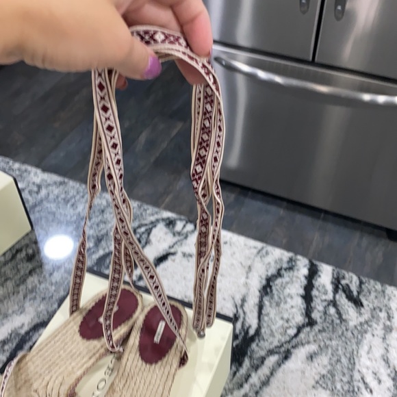 Woven sandal wraps around ankle - Picture 2 of 5